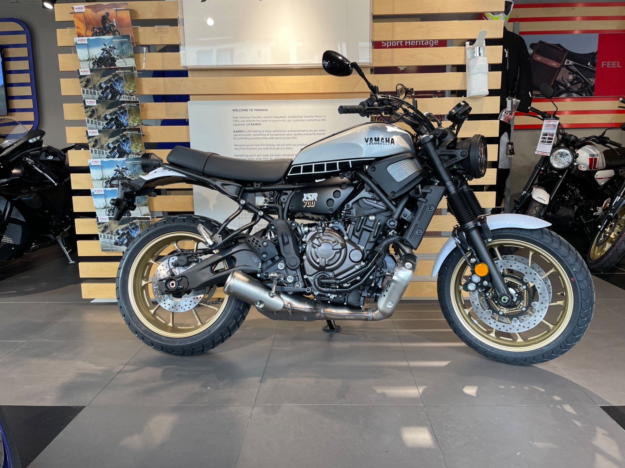 Yamaha xsr 700 deals cena