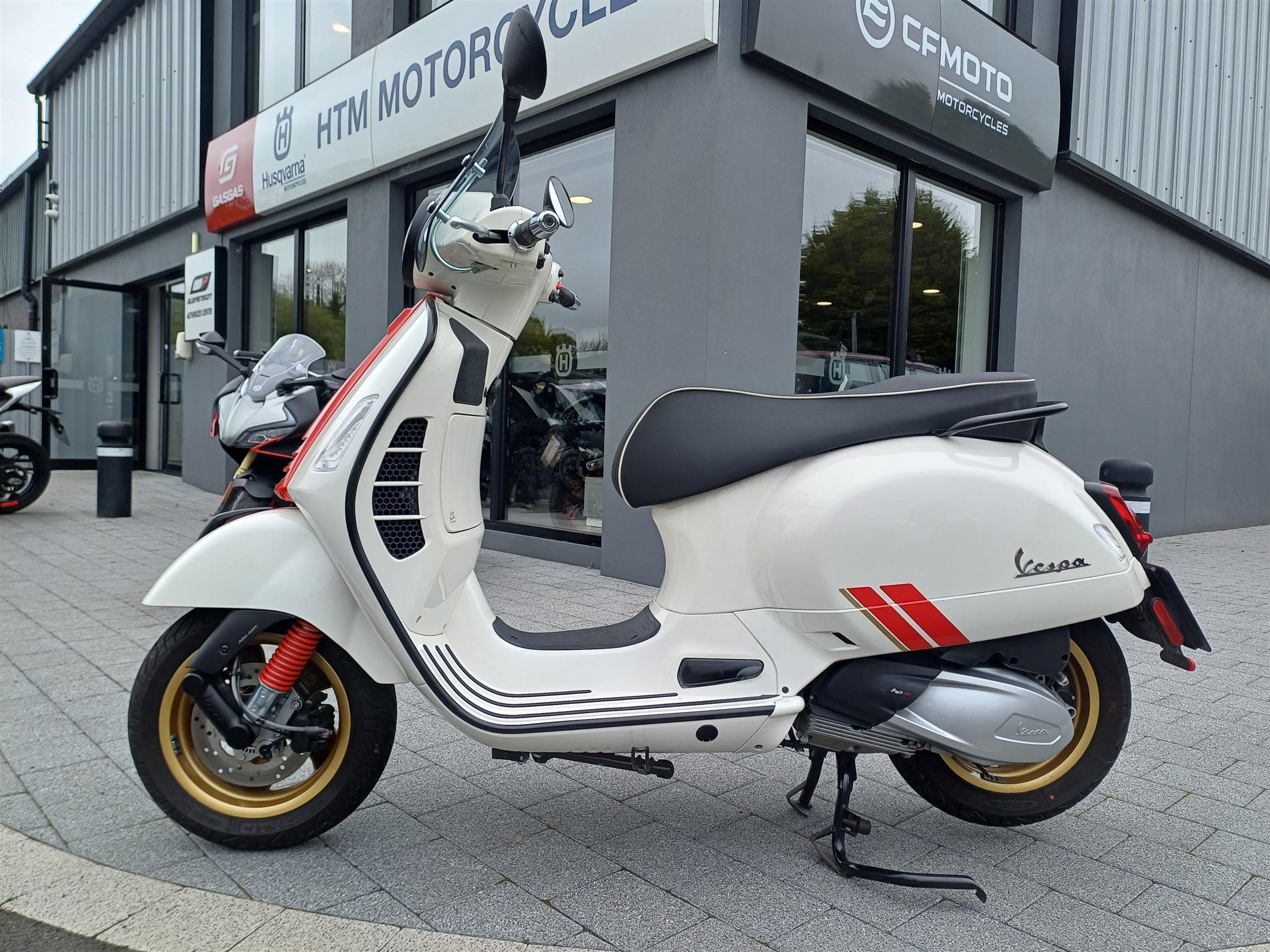 2022 PIAGGIO VESPA 300 GTS RACING SIXTIES