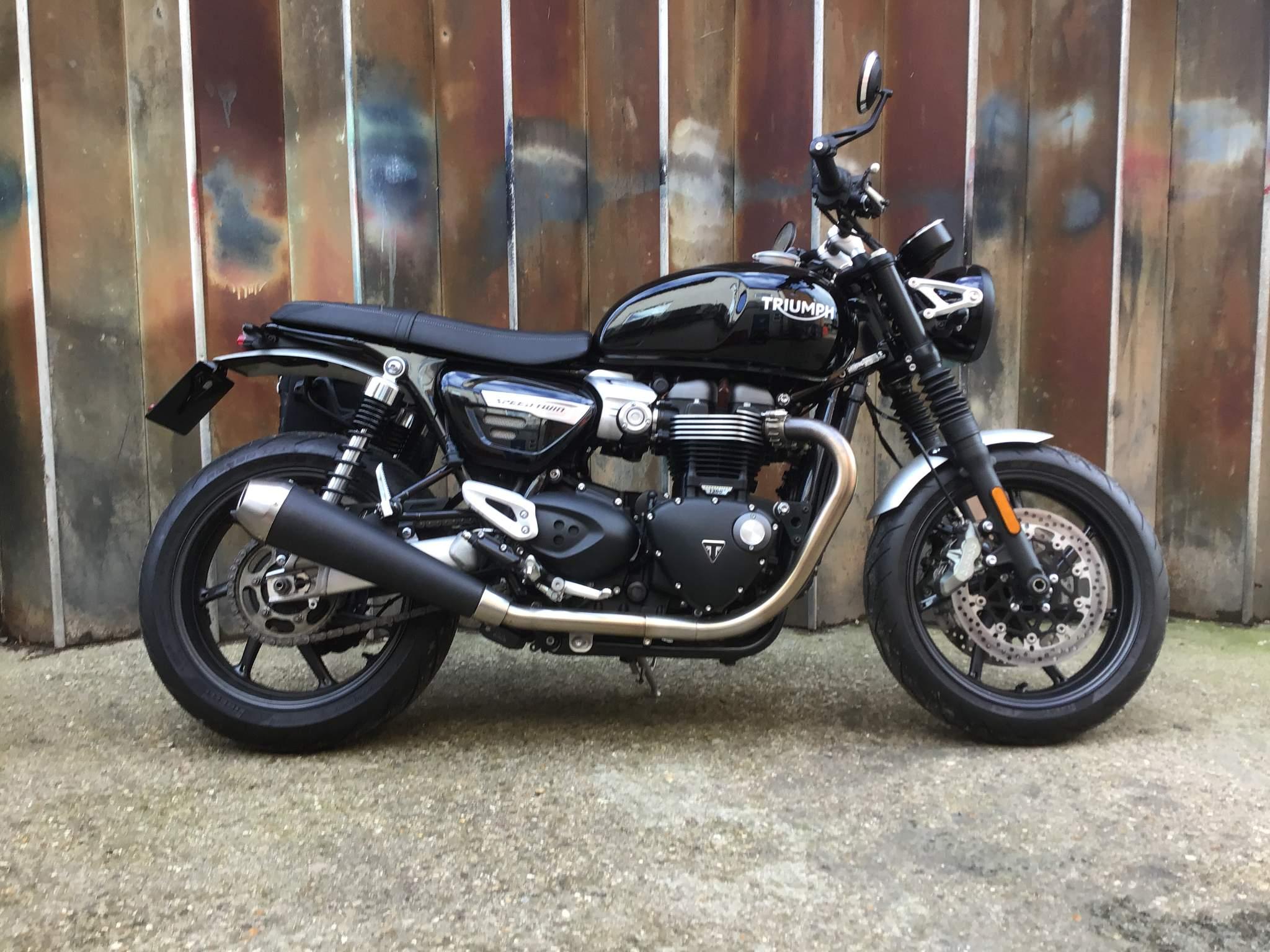 Triumph street store twin black