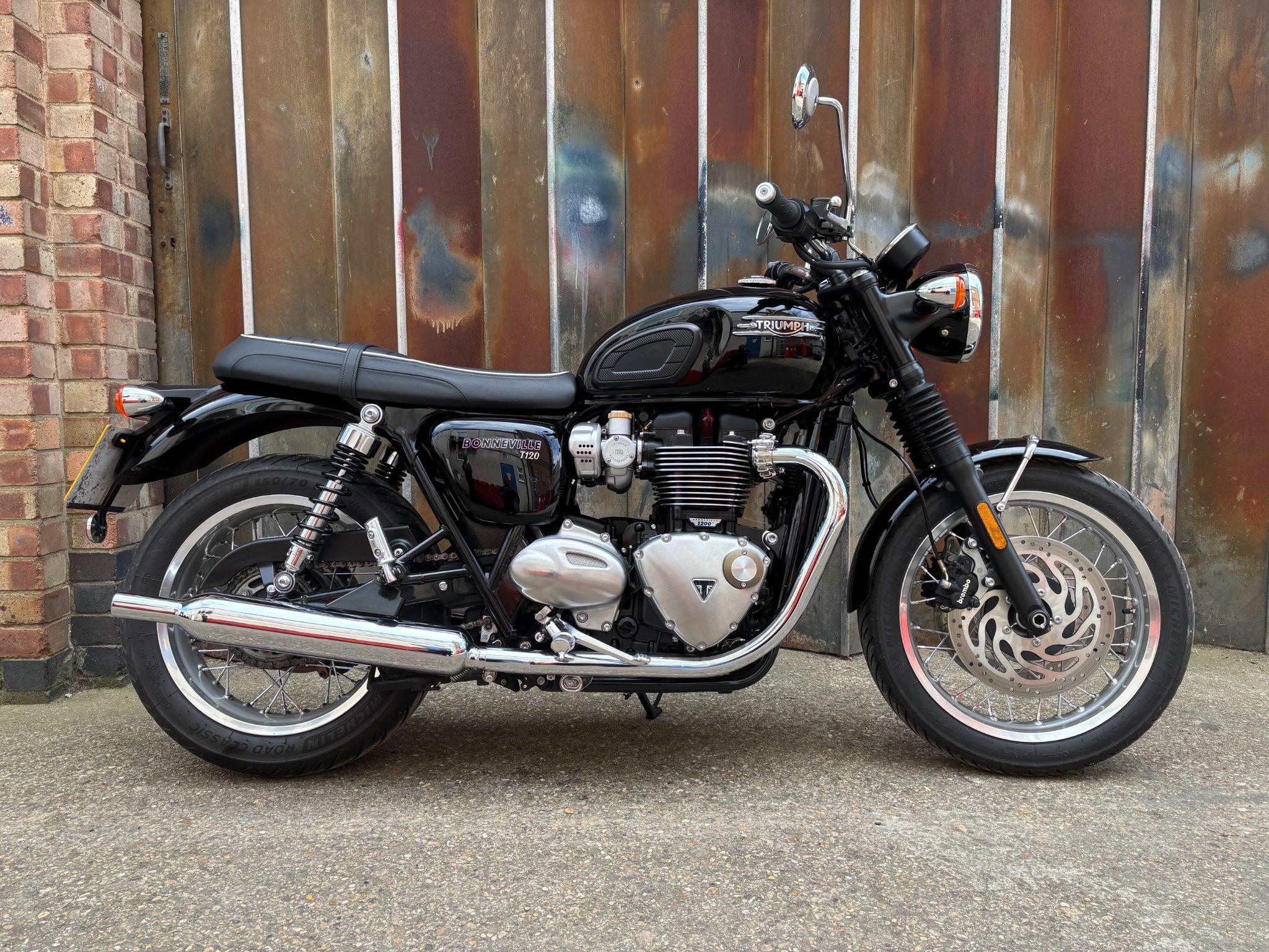 2025 Triumph Bonneville T120