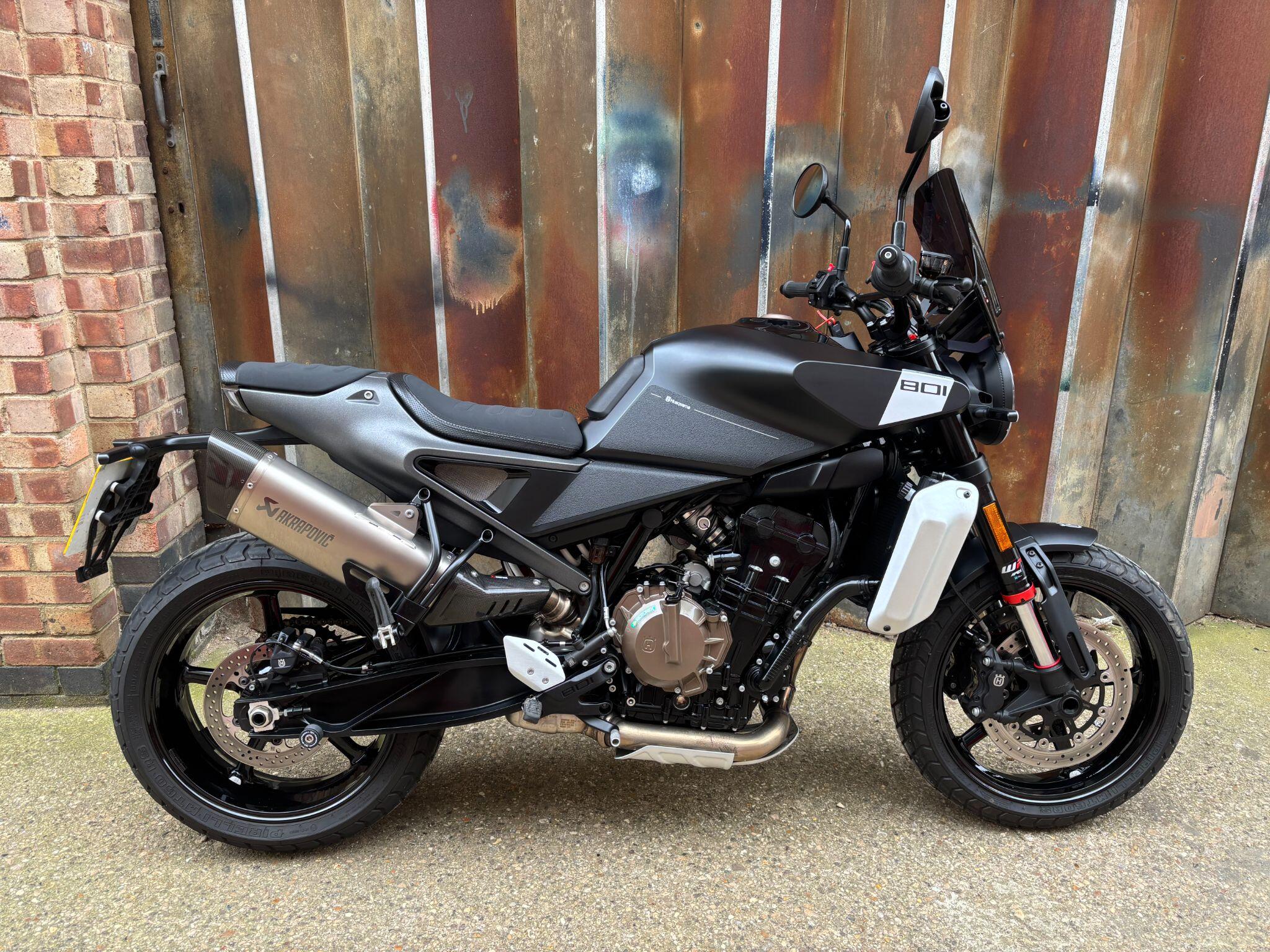 2025 Husqvarna Svartpilen 801