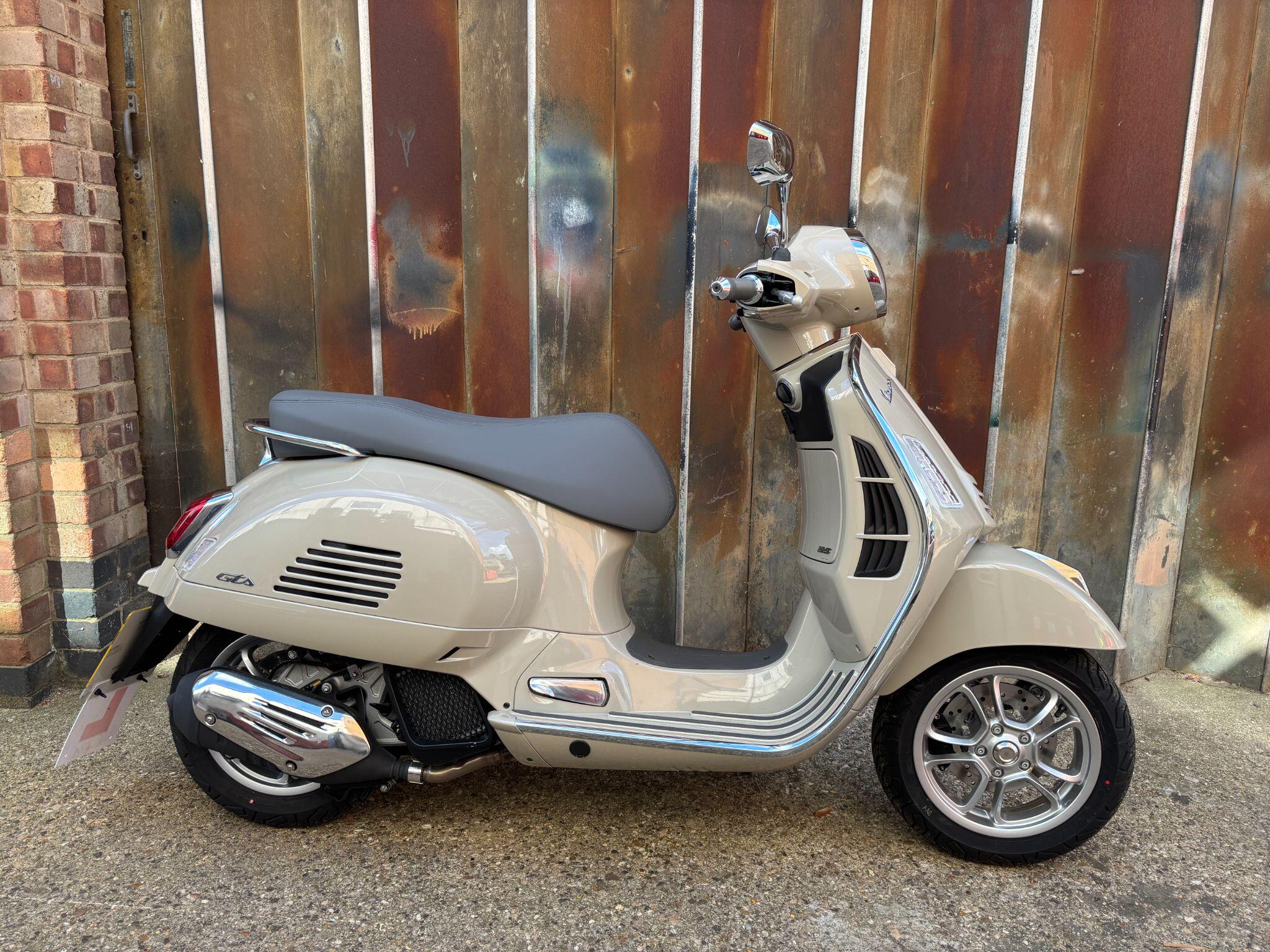 2026 Piaggio Vespa GTS 125 2026 Piaggio Vespa GTS 125