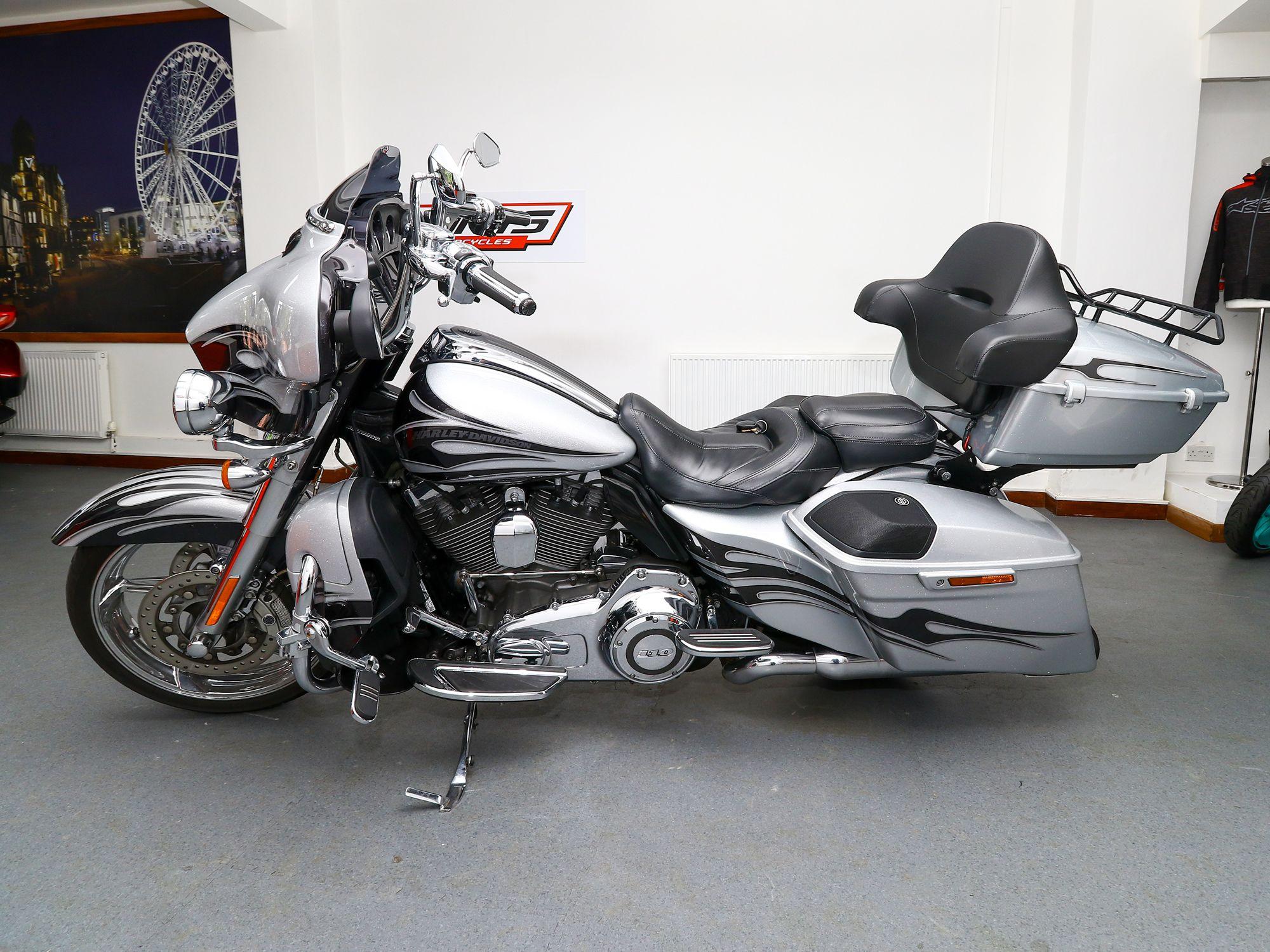 2015 Harley-Davidson CVO