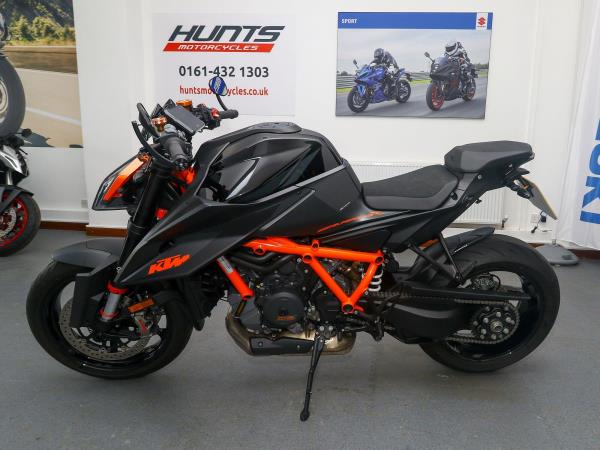 2022 KTM 1290 Super Duke R