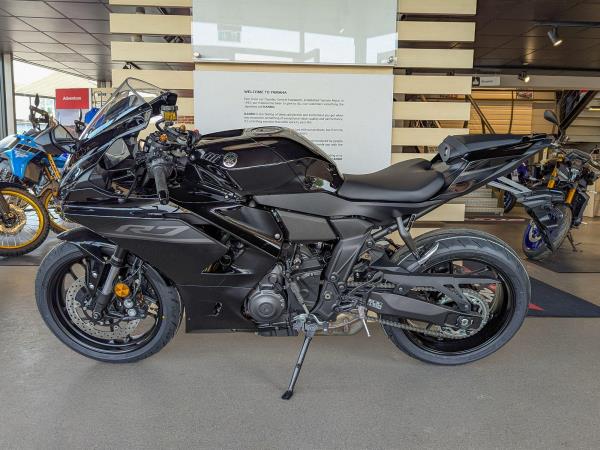 New Yamaha R7