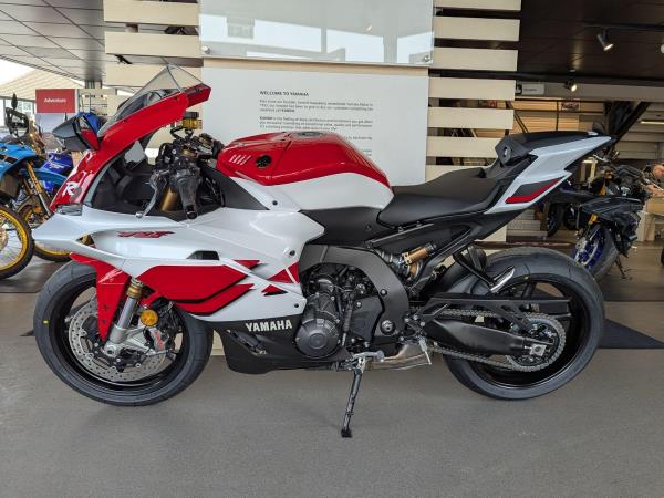 New Yamaha R9