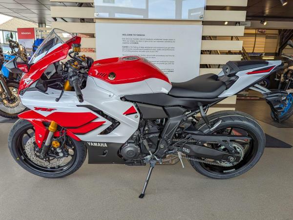 New Yamaha R7