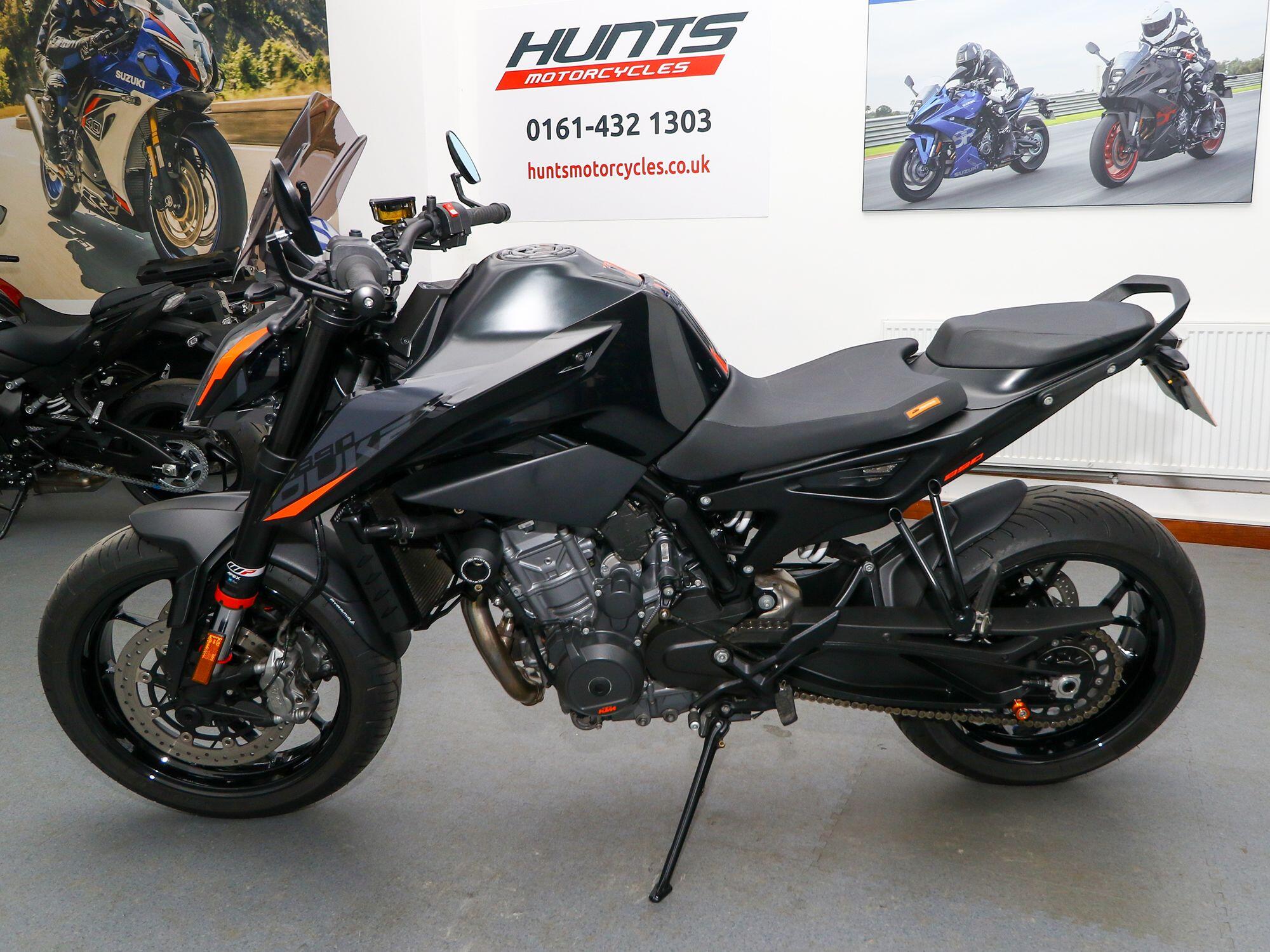 2022 KTM 890 Duke