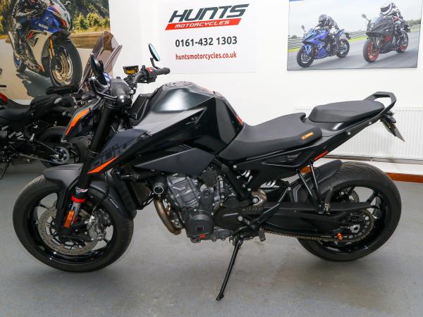 2022 KTM 890 Duke
