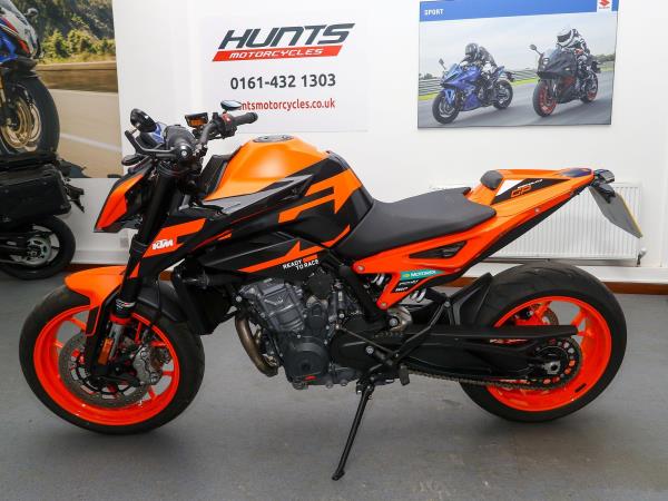 2024 KTM 890 Duke