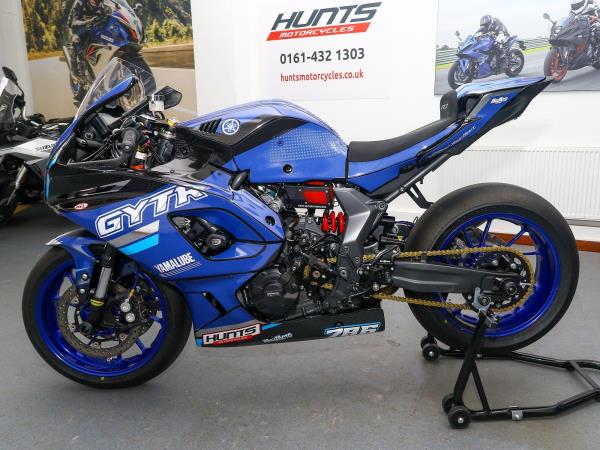 2022 Yamaha R7