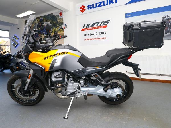 2025 Moto Guzzi Stelvio