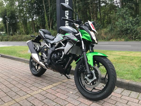 緑単キャベッジ　グランセクト ワールドスーパーバイク選手権で鍛え上げられたパフォーマンスが