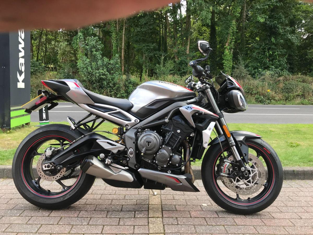 Main image of 2021 Triumph Street Triple 765