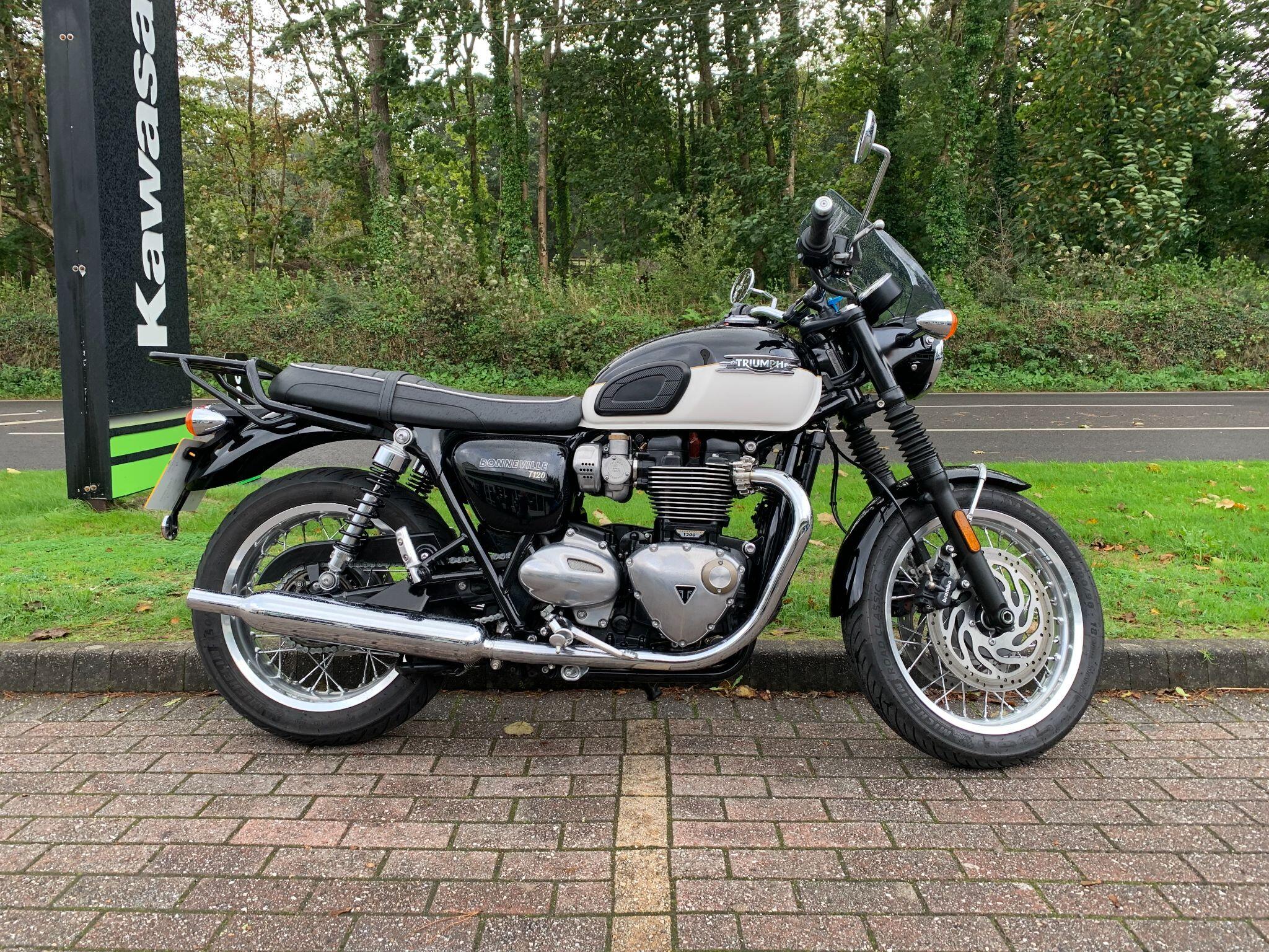 2024 Triumph Bonneville T120