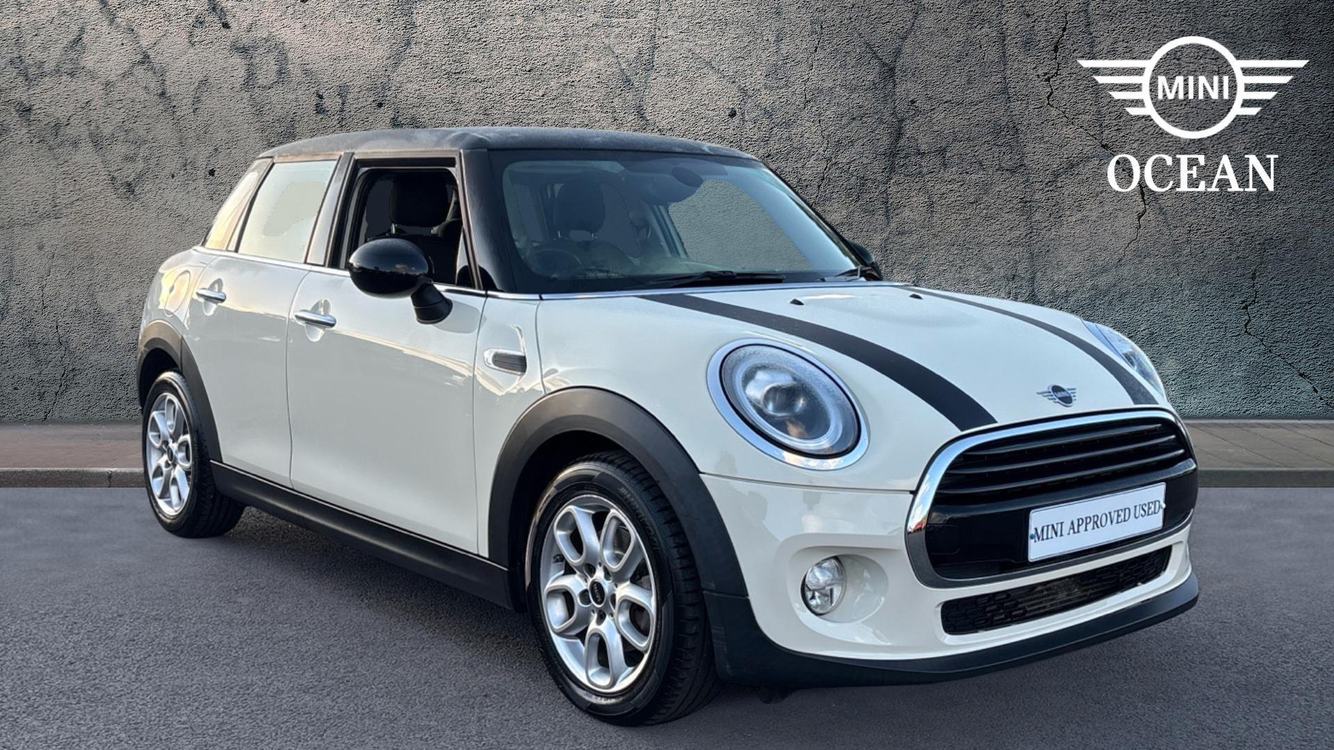 2018 MINI 5-Door Hatch Cooper