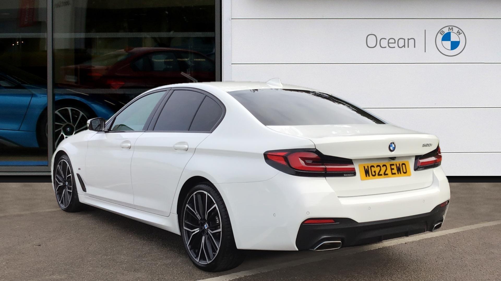 2022 BMW 5 Series thumbnail 2