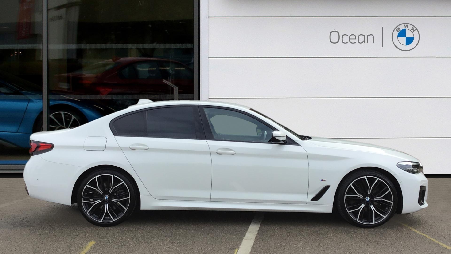2022 BMW 5 Series thumbnail 3