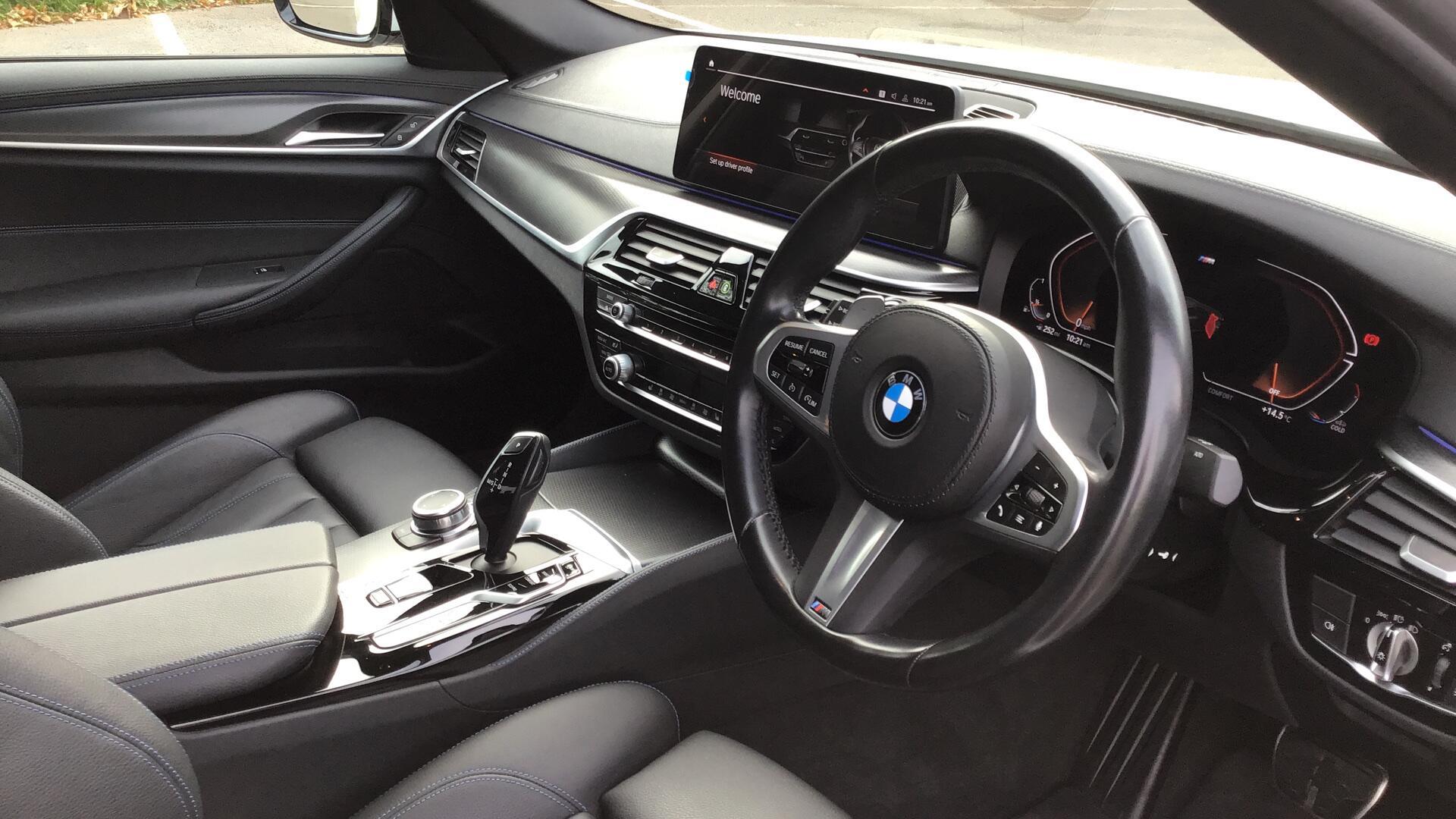 2022 BMW 5 Series thumbnail 6