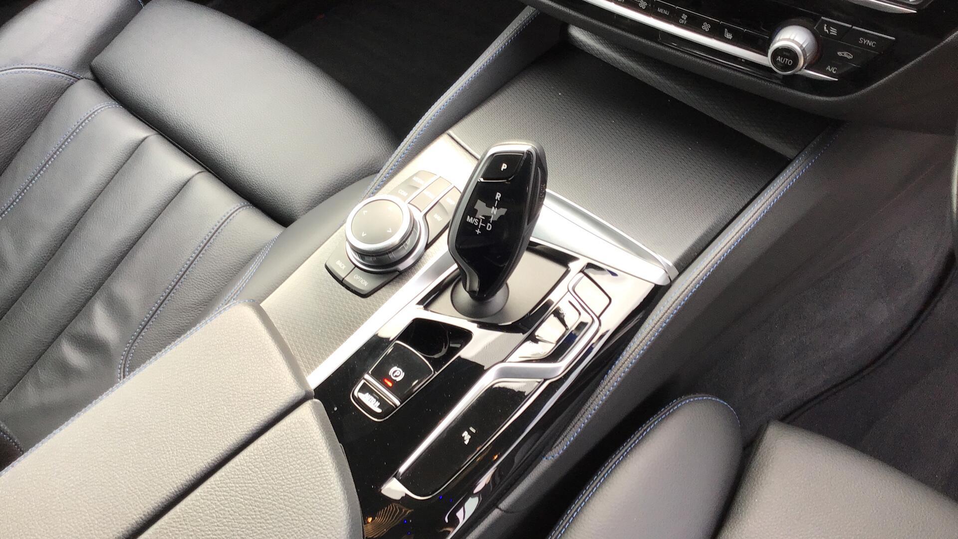 2022 BMW 5 Series thumbnail 10