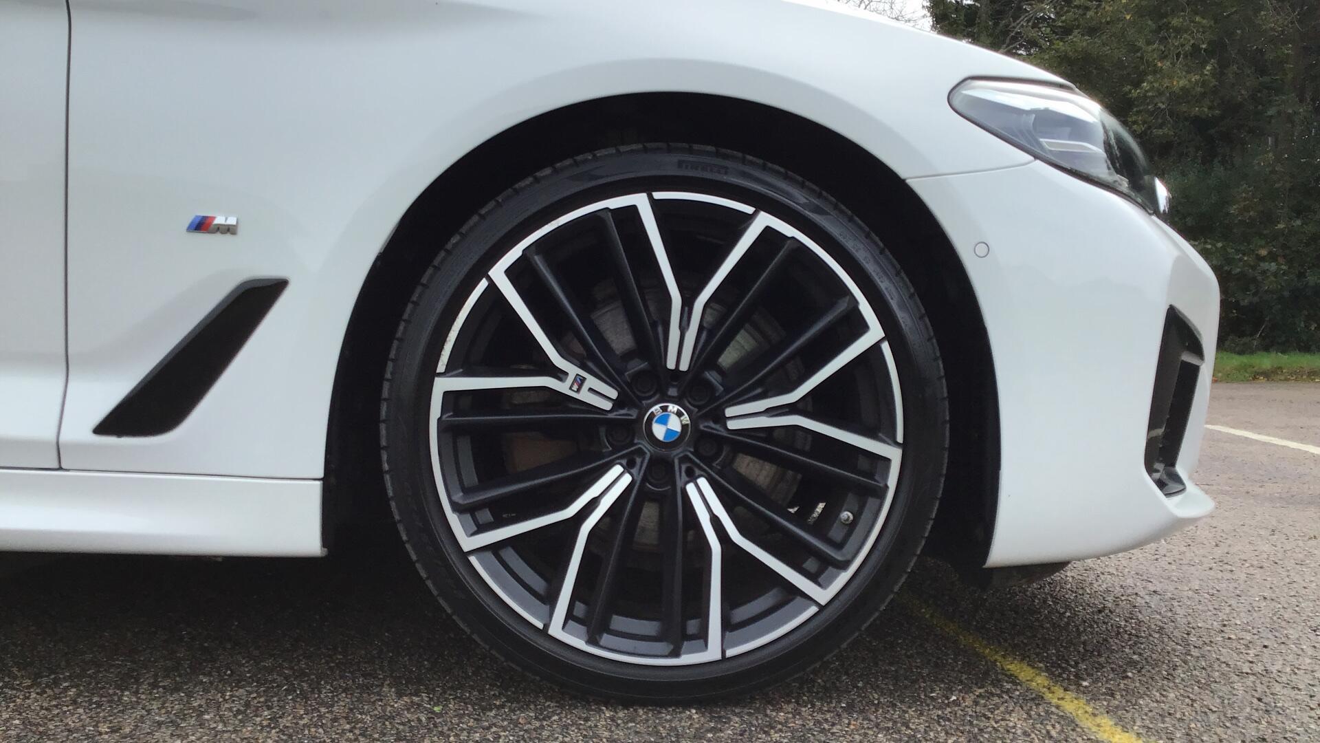 2022 BMW 5 Series thumbnail 14