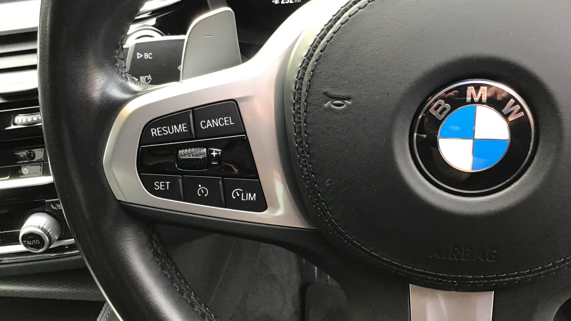 2022 BMW 5 Series thumbnail 17