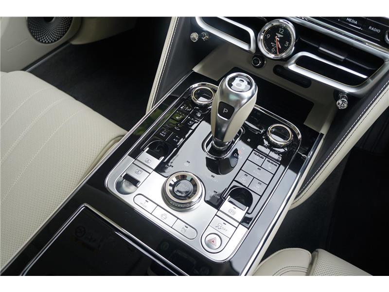 2025 Bentley Flying Spur V8 Hybrid