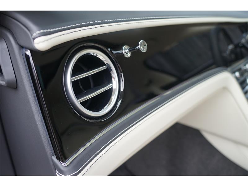 2025 Bentley Flying Spur V8 Hybrid