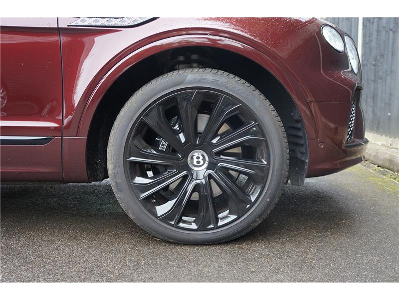 2025 Bentley Bentayga Mulliner V8