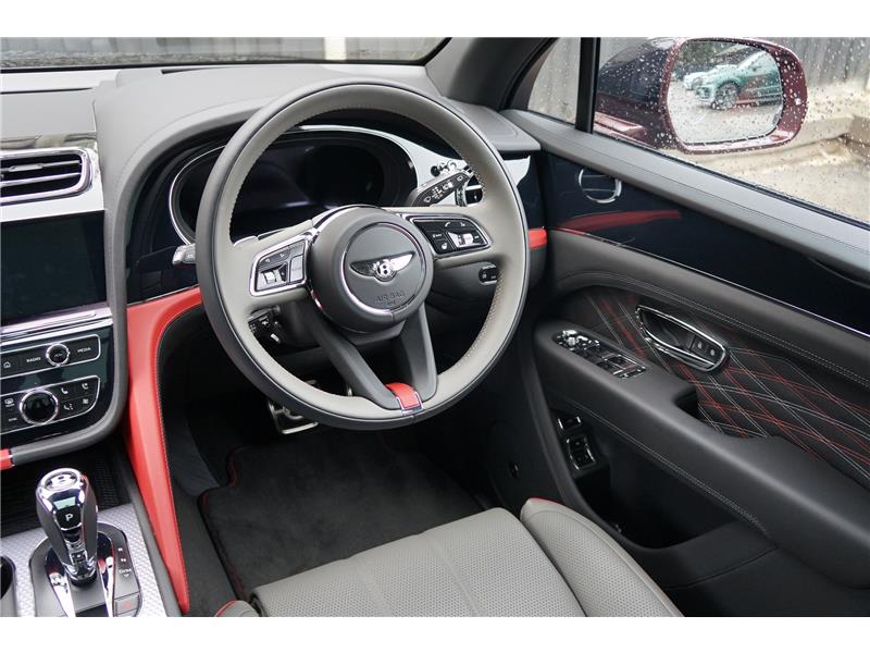 2025 Bentley Bentayga Mulliner V8