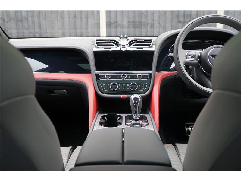 2025 Bentley Bentayga Mulliner V8