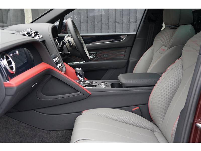 2025 Bentley Bentayga Mulliner V8
