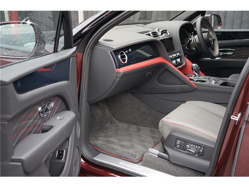 2025 Bentley Bentayga Mulliner V8