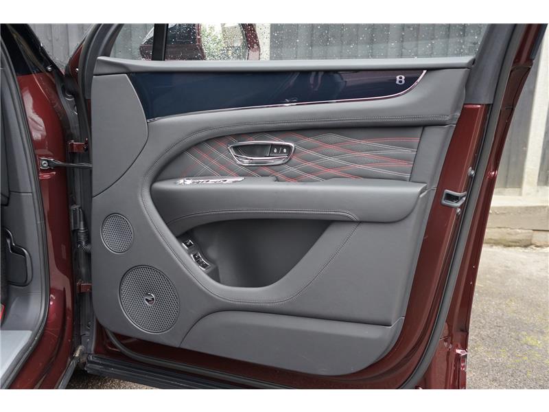 2025 Bentley Bentayga Mulliner V8