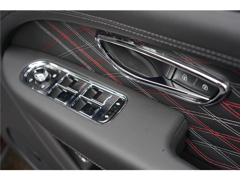 2025 Bentley Bentayga Mulliner V8