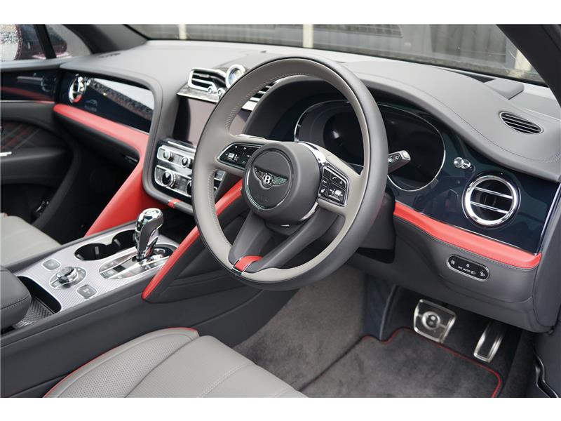 2025 Bentley Bentayga Mulliner V8