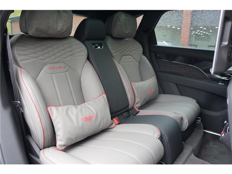 2025 Bentley Bentayga Mulliner V8