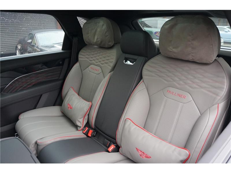 2025 Bentley Bentayga Mulliner V8