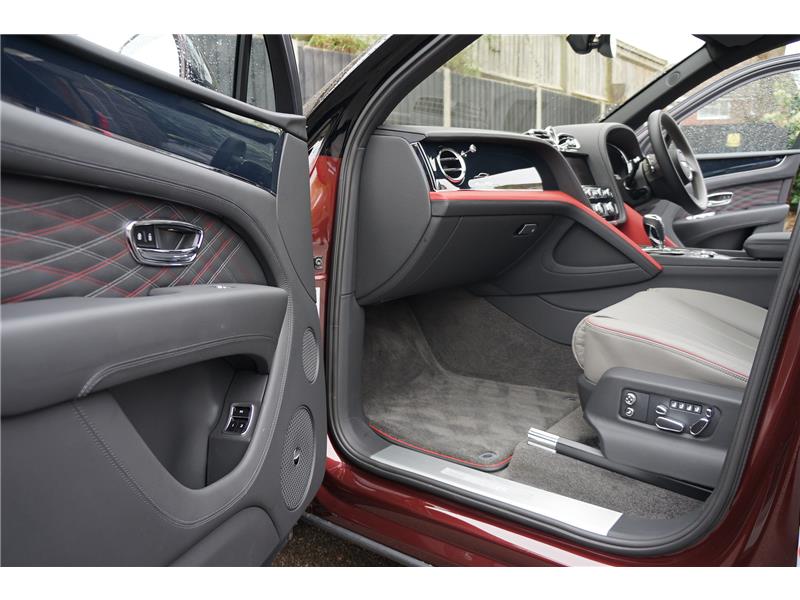 2025 Bentley Bentayga Mulliner V8