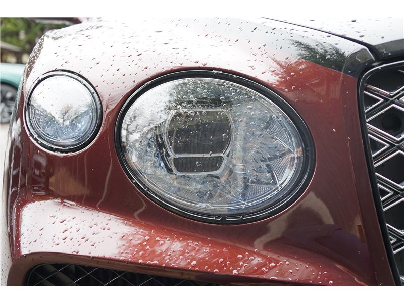 2025 Bentley Bentayga Mulliner V8