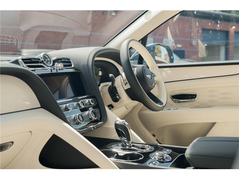 2026 Bentley Bentayga 4.0 V8 Atelier Edition