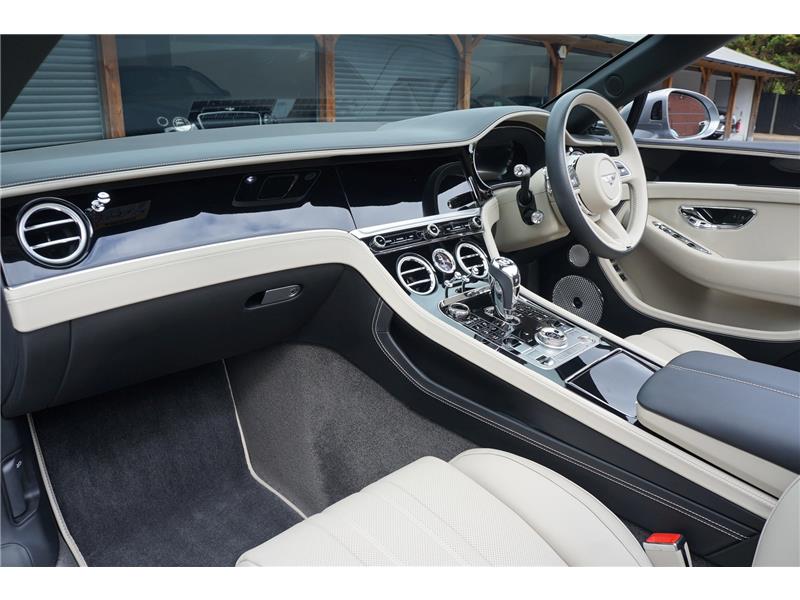 2025 Bentley Continental 4.0 V8 High-Performance GTC Black Edition