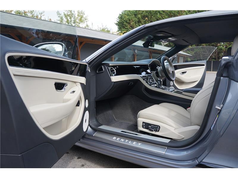 2025 Bentley Continental 4.0 V8 High-Performance GTC Black Edition