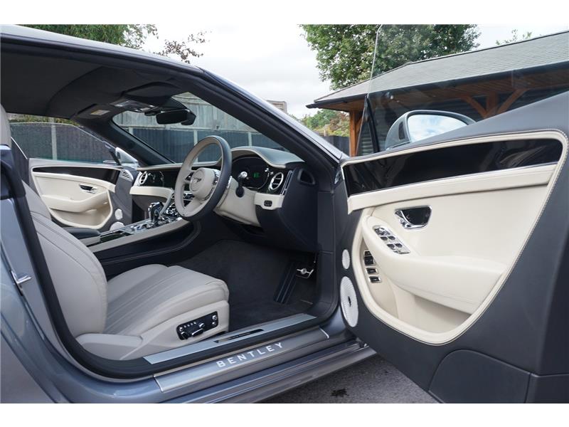 2025 Bentley Continental 4.0 V8 High-Performance GTC Black Edition