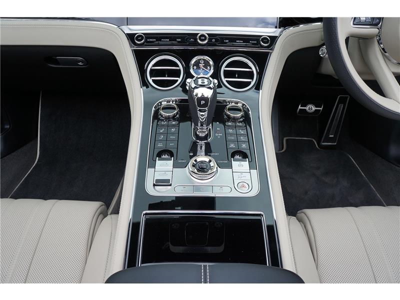 2025 Bentley Continental 4.0 V8 High-Performance GTC Black Edition