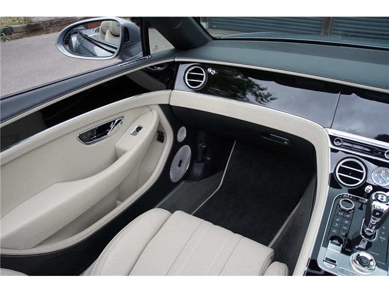 2025 Bentley Continental 4.0 V8 High-Performance GTC Black Edition