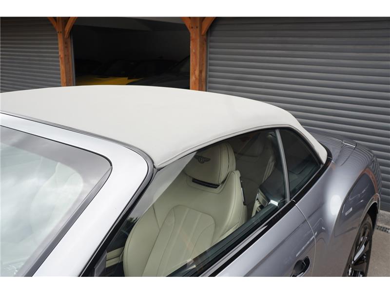 2025 Bentley Continental 4.0 V8 High-Performance GTC Black Edition