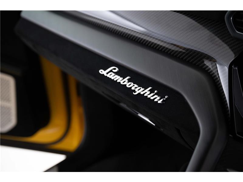 2024 Lamborghini URUS PERFORMANTE