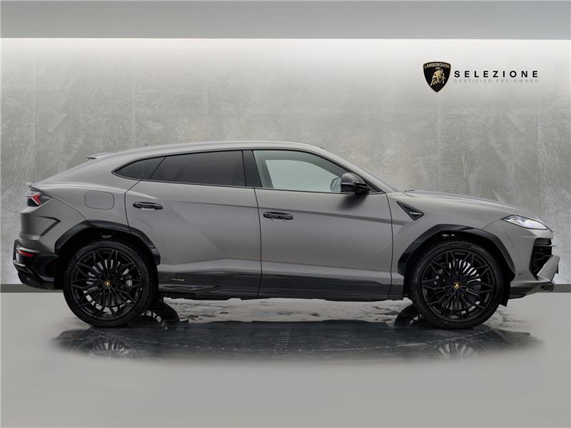 2025 Lamborghini Urus SE