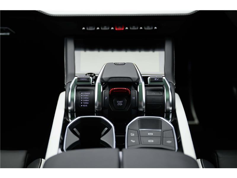 2025 Lamborghini Urus SE